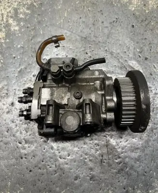 Audi A6 S6 C5 4B Fuel injection high pressure pump 0470506024 059130106H