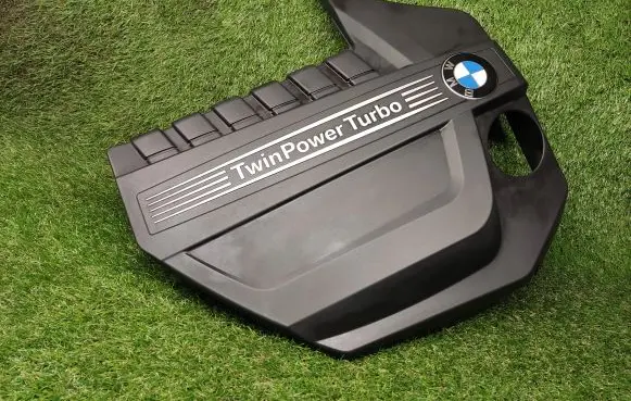BMW 5 F10 F11 Engine cover (trim) 7607447 52794510