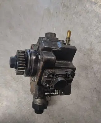 Renault Trafic III (X82) Fuel injection high pressure pump 167005114R 0445010406