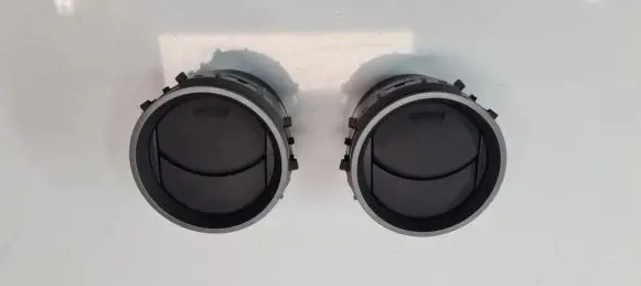 Toyota RAV 4 (XA30) Dash center air vent grill