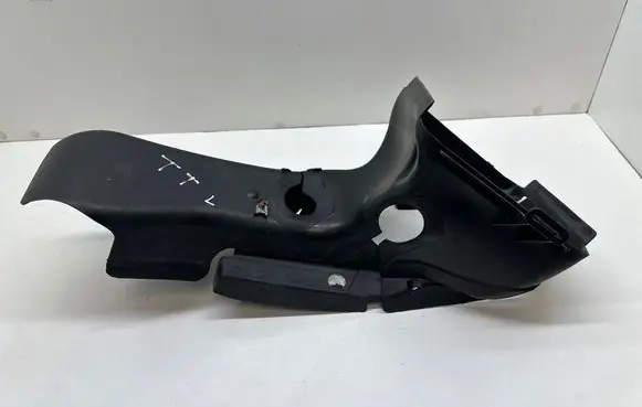 Audi TT Mk1 Air intake duct part 8N0117228 8N0117832