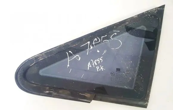 Hyundai Trajet Front triangle window/glass 