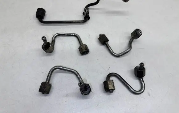 Volkswagen PASSAT B7 Fuel line pipe