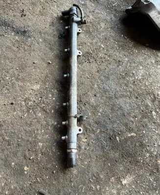 Mercedes-Benz E W211 Fuel main line pipe A6120700195 0445215012