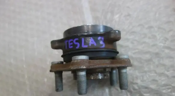 Tesla Model 3 Rear wheel hub C3R2208316J 104412300B