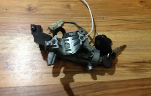 Mazda 626 Ignition lock sl28