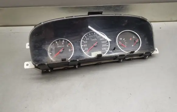 Nissan X-Trail T30 Speedometer (instrument cluster) EQ371