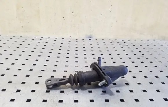 Opel Omega B2 Clutch master cylinder 90578369