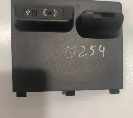 BMW X5 F15 USB socket connector 10055915 105067529C 9252109