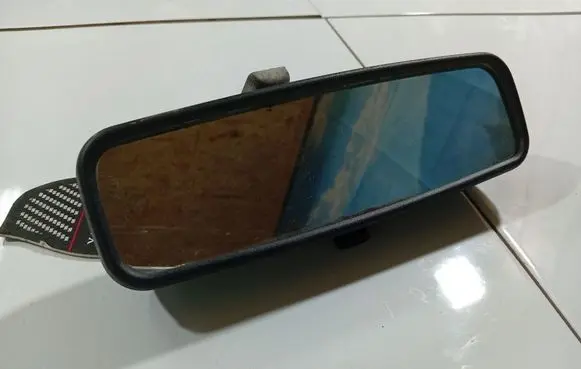 Rear view mirror (interior)