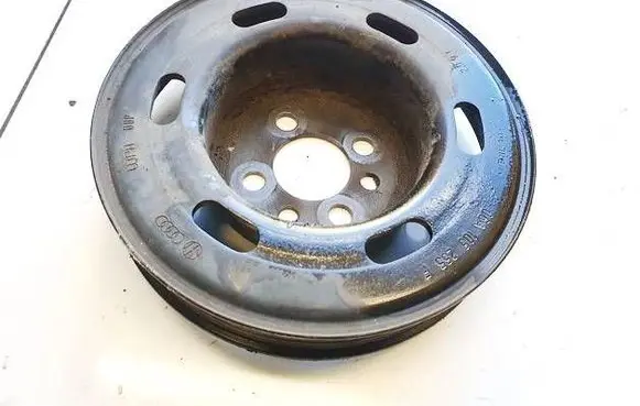 Volkswagen Golf V Crankshaft pulley 06a105255f