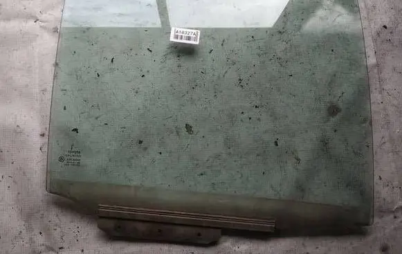Rear door window glass