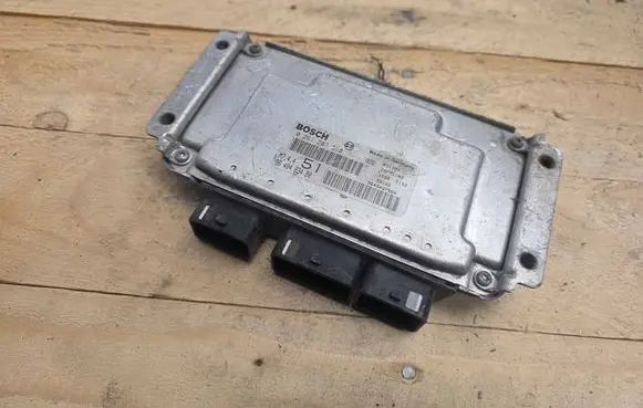 Citroen Xsara Engine control unit/module 0261207318
