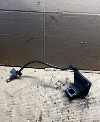 BMW 5 E39 Engine mounting bracket 6751226
