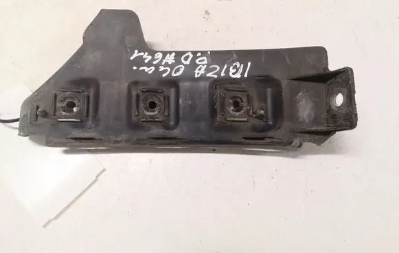 Seat Ibiza III (6L) Front bumper mounting bracket 6L0807184 M8205