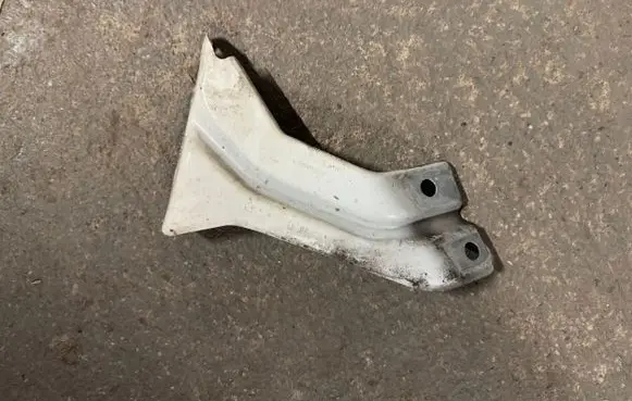 Audi A1 Fender mounting bracket 8X0821136