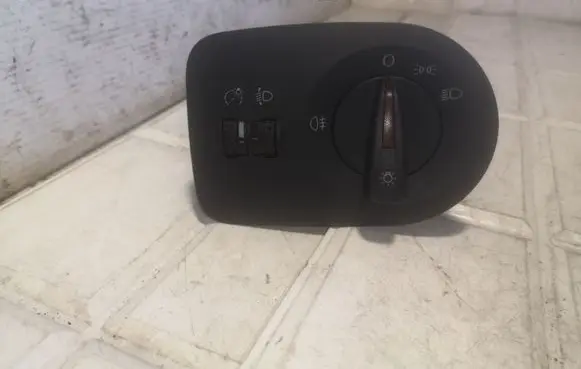 Seat Ibiza IV (6J,6P) Light switch