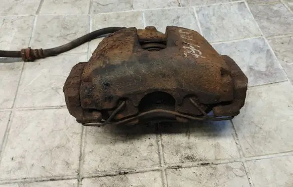 Mazda 3 I Front brake caliper