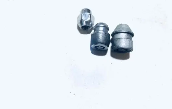 Nissan Juke I F15 Nuts/bolts 