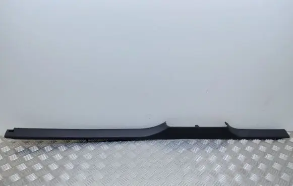 Other sill/pillar trim element