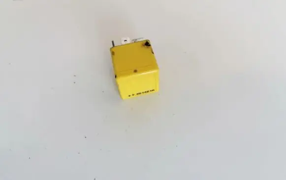 Opel Vectra C Other relay 90226846 v23134-j52-x369