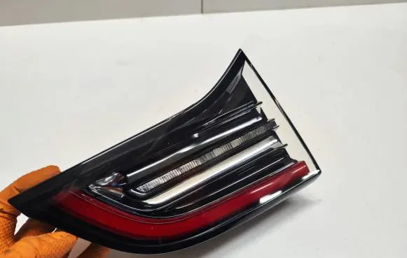 Tailgate rear/tail lights