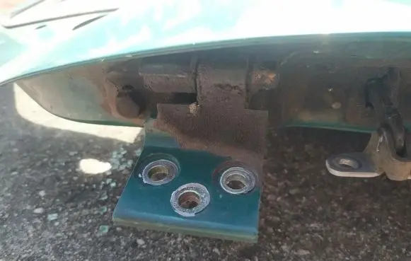 Peugeot Partner Front door upper hinge