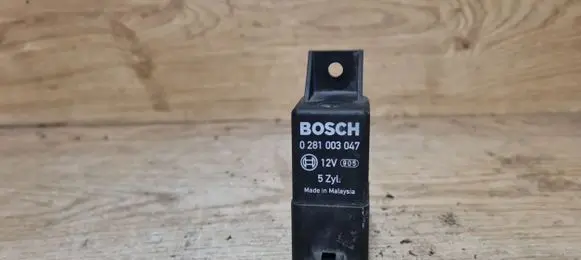 Volvo XC90 Glow plug pre-heat relay 0281003047 30785663