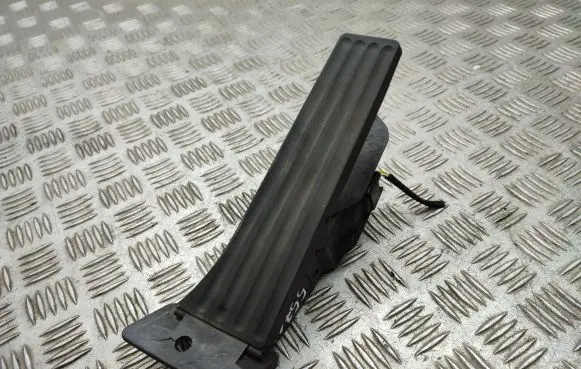 BMW 2 F45 Accelerator throttle pedal 21490710