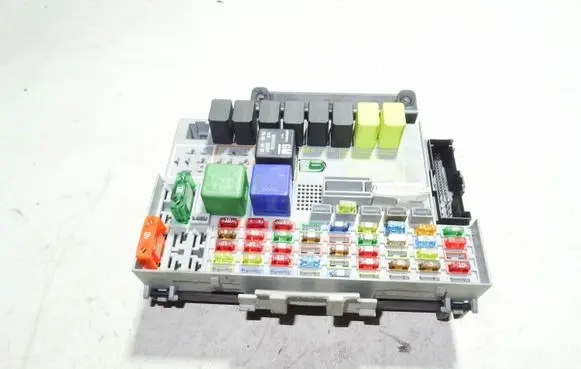 Opel Zafira A Fuse module 24412497