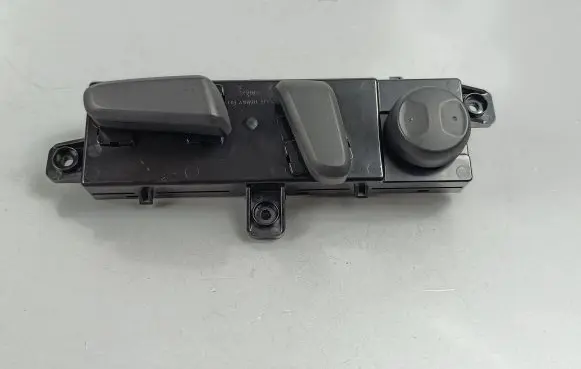 Hyundai Kona I Seat control switch 