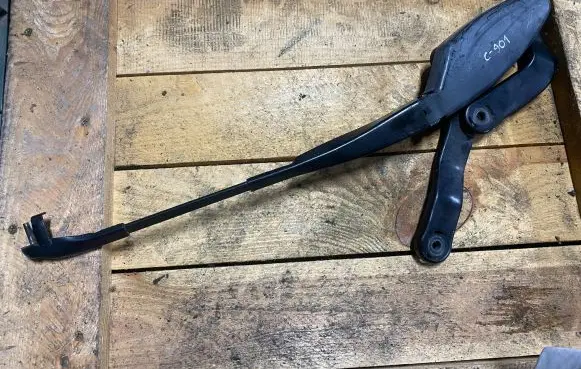 Mercedes-Benz E W211 Front wiper blade arm A2118201244 2118201244