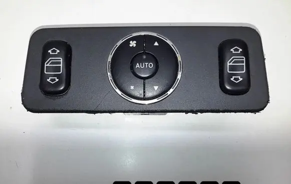 Mercedes-Benz ML W163 Electric window control switch a1638200326