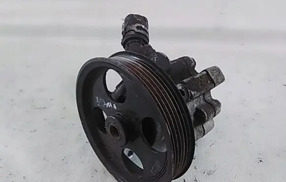 Opel Insignia A Power steering pump 55563329