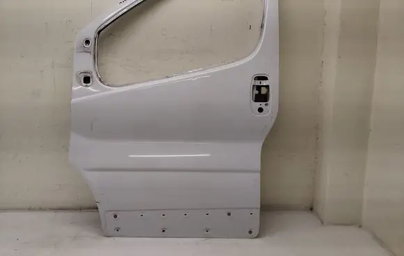 Opel Vivaro Front door 8010100Q0C