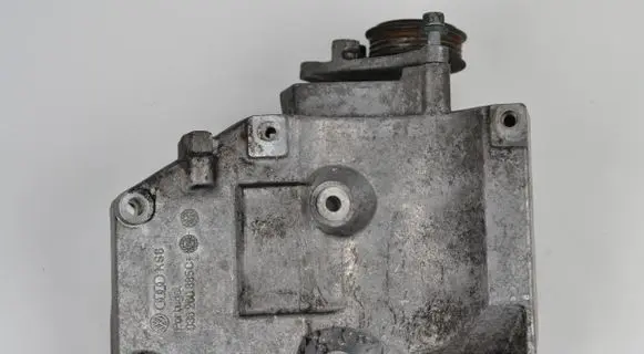 Audi A6 S6 C6 4F A/C compressor mount bracket 038260885C