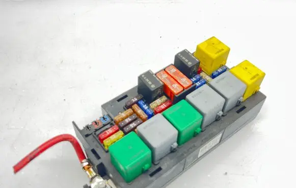 Mercedes-Benz ML W164 Fuse module A1645400672