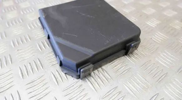 Nissan Qashqai Fuse box cover 