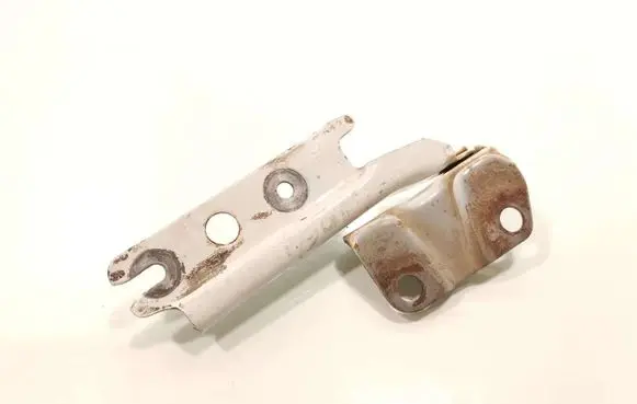 Engine bonnet/hood hinges