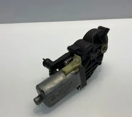 Mercedes-Benz E W211 Seat adjustment motor 0390203274