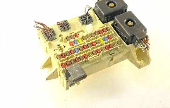 Jaguar S-Type Fuse module 4R8T14A067AB