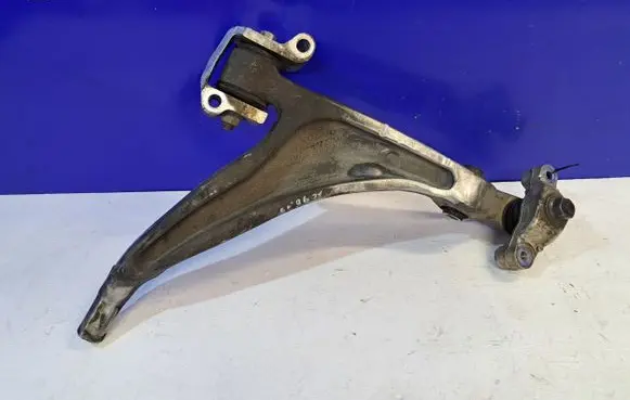 Volvo XC90 Front lower control arm/wishbone 32381882