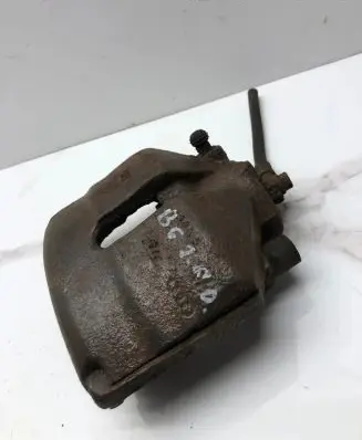 Volkswagen PASSAT B6 Front brake caliper