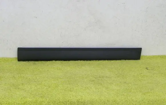 Renault Sandero I Front door trim (molding) 8200735139