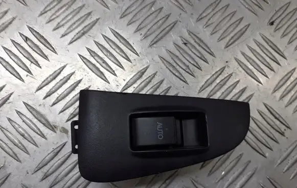 Toyota Avensis T250 Electric window control switch 74272-05020