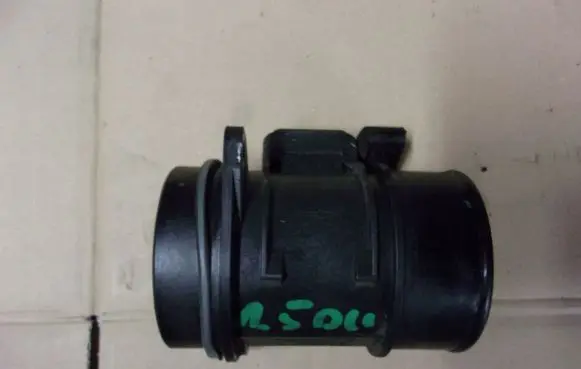 Renault Clio III Mass air flow meter 8200358901B