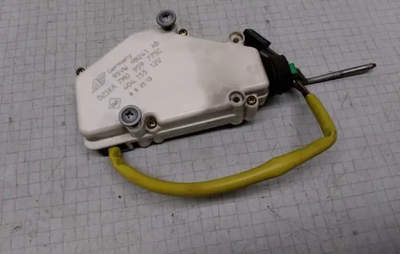 Volkswagen Sharan Central locking motor 95VW9B241AB 7M0959775C