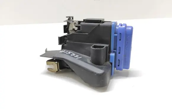 Audi A4 S4 B5 8D Rear door lock 8D0839016A