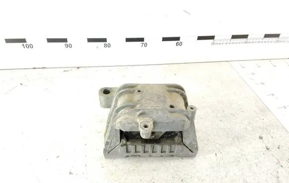 Volkswagen PASSAT B6 Engine mount bracket 1K0199262