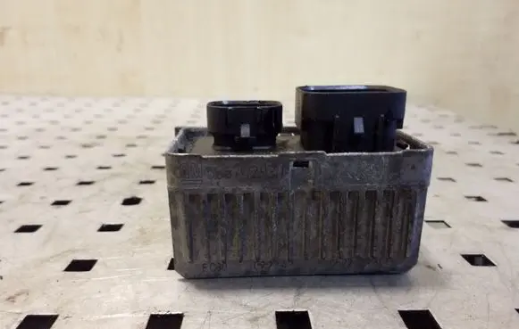 Opel Insignia A Glow plug pre-heat relay 55574293